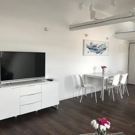 4 Star Attic 스플리트